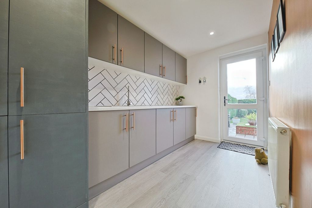 Additional image 10 of 5 bed detached house for saleReading Room Yard, North Ferriby HU14