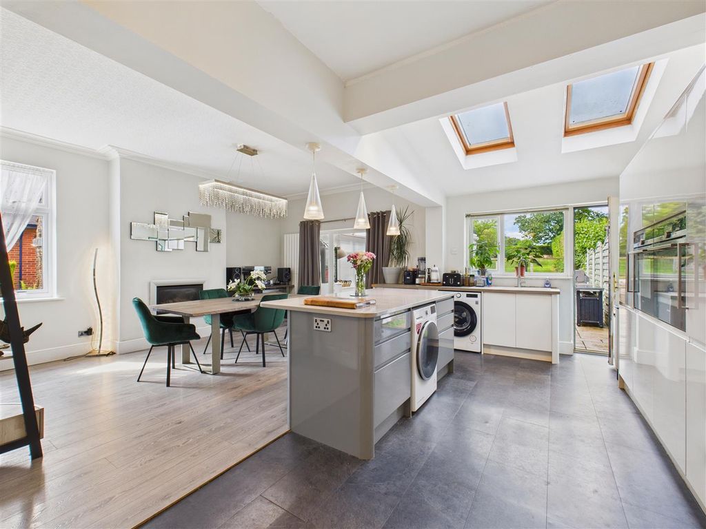 Additional image 2 of 4 bed semi-detached house for saleFerriby High Road, North Ferriby HU14
