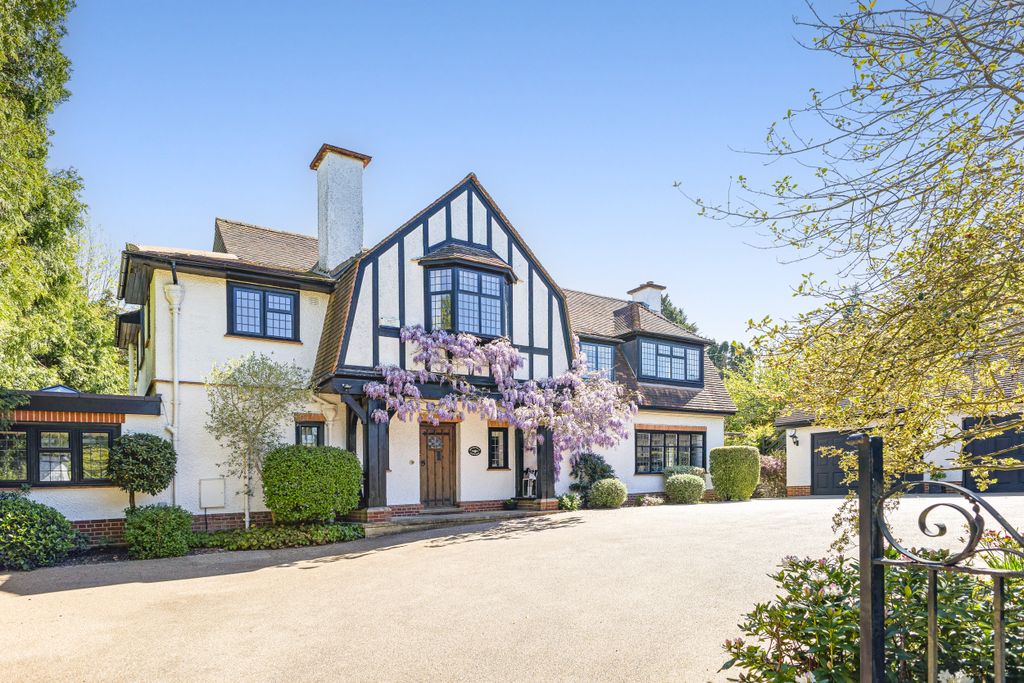 5 bed detached house for saleRockfield Road, Oxted RH8