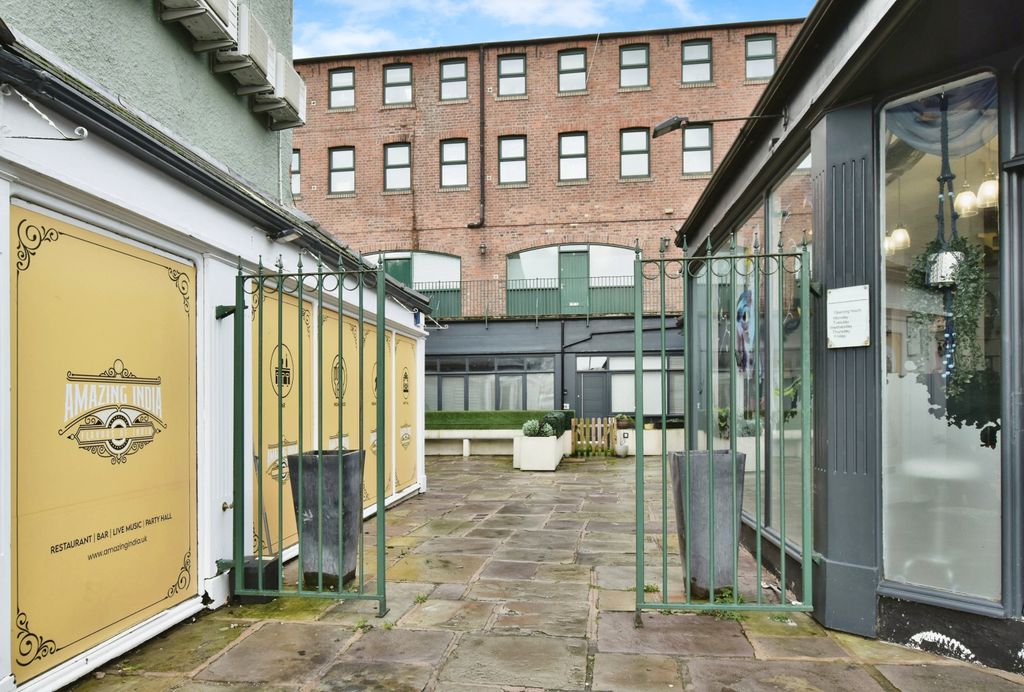 2 bed flat for salePickford Street, Macclesfield SK11