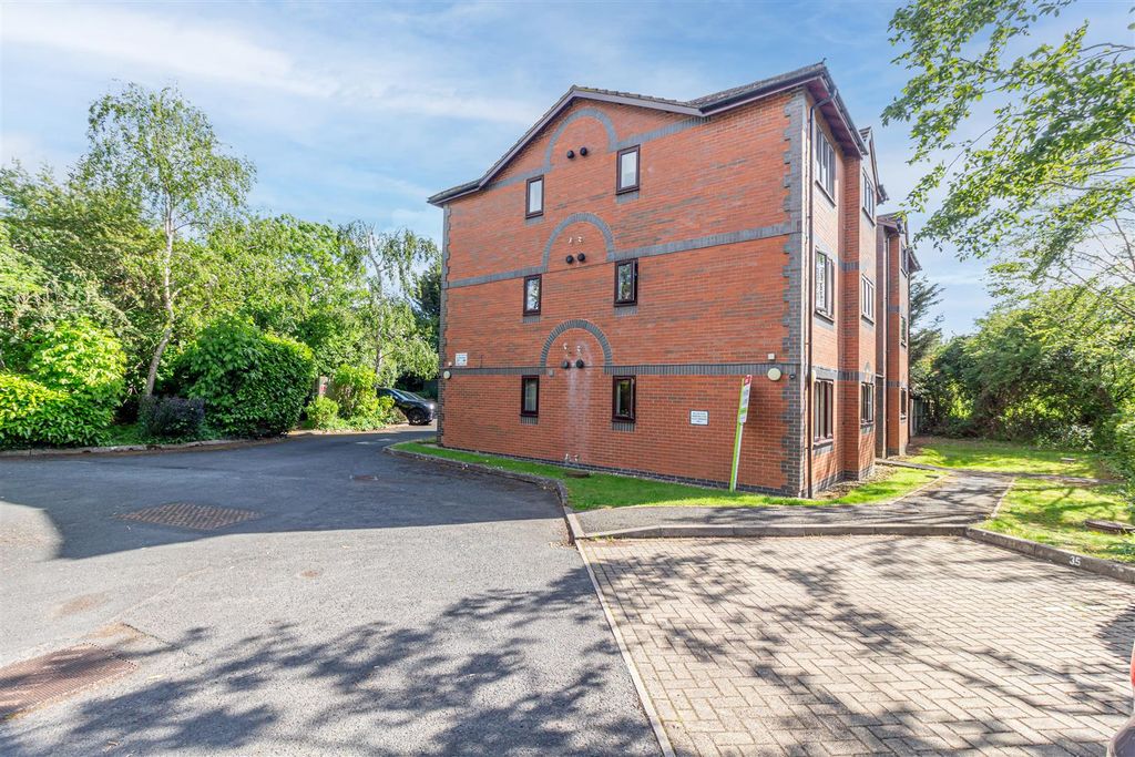 1 bed flat for saleBadger Gardens, Worcester WR5
