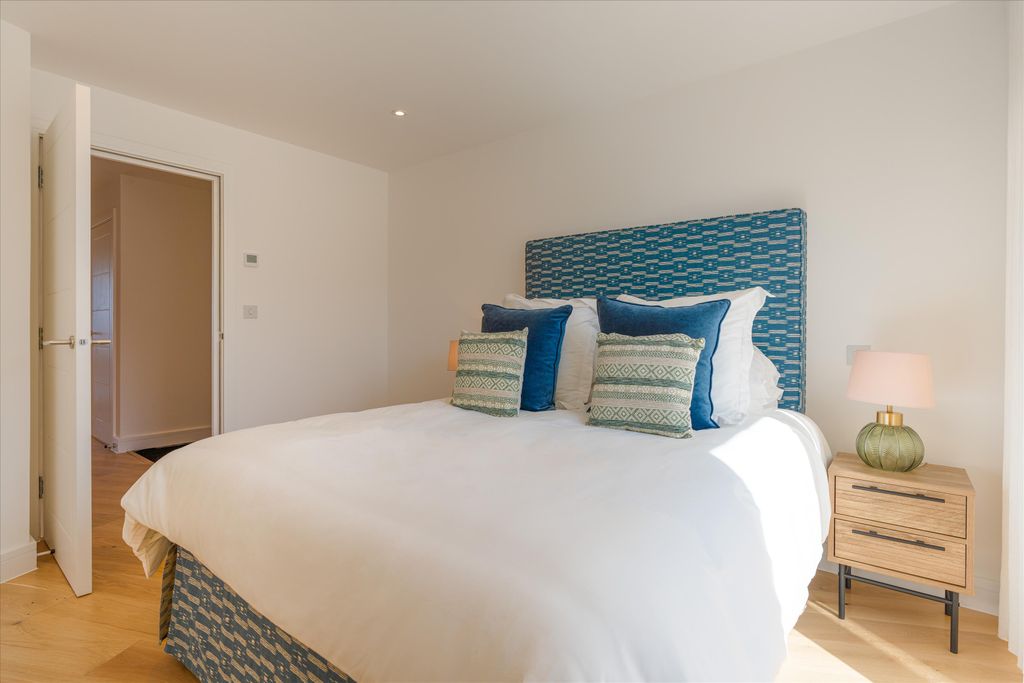 Additional image 11 of 2 bed flat for saleTrebarwith Crescent, Newquay, Cornwall TR7