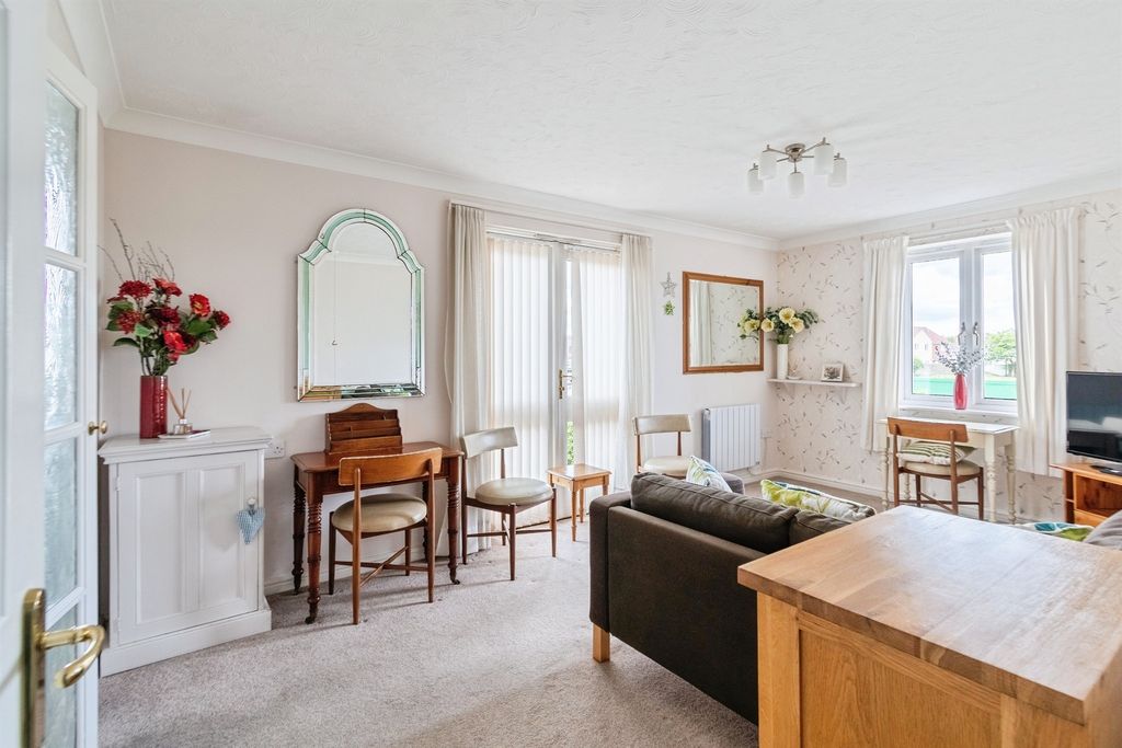 1 bed flat for saleLowbourne, Melksham SN12 photo 5