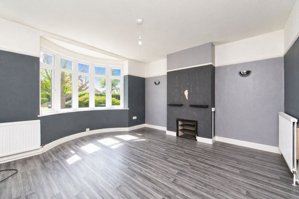 Additional image 2 of 3 bed semi-detached house for saleGeorge V Avenue, Margate, Kent CT9