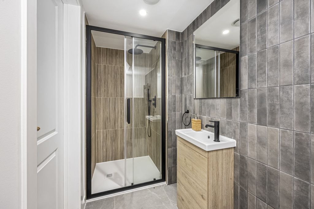 Additional image 16 of 3 bed town house for saleBrighton Road, Lancing BN15
