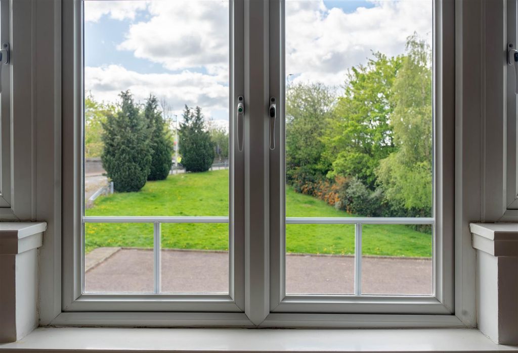 2 bed flat for saleCollinson View, Perth PH1 photo 2