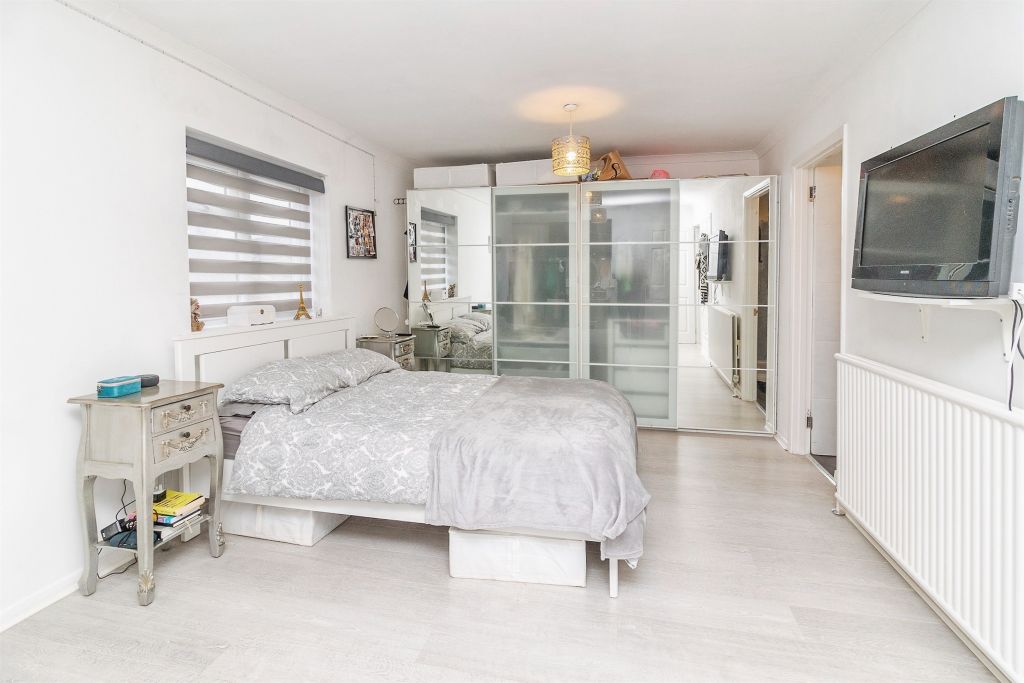 Additional image 11 of 5 bed detached house for saleCastle Meadow Close, Newport Pagnell MK16
