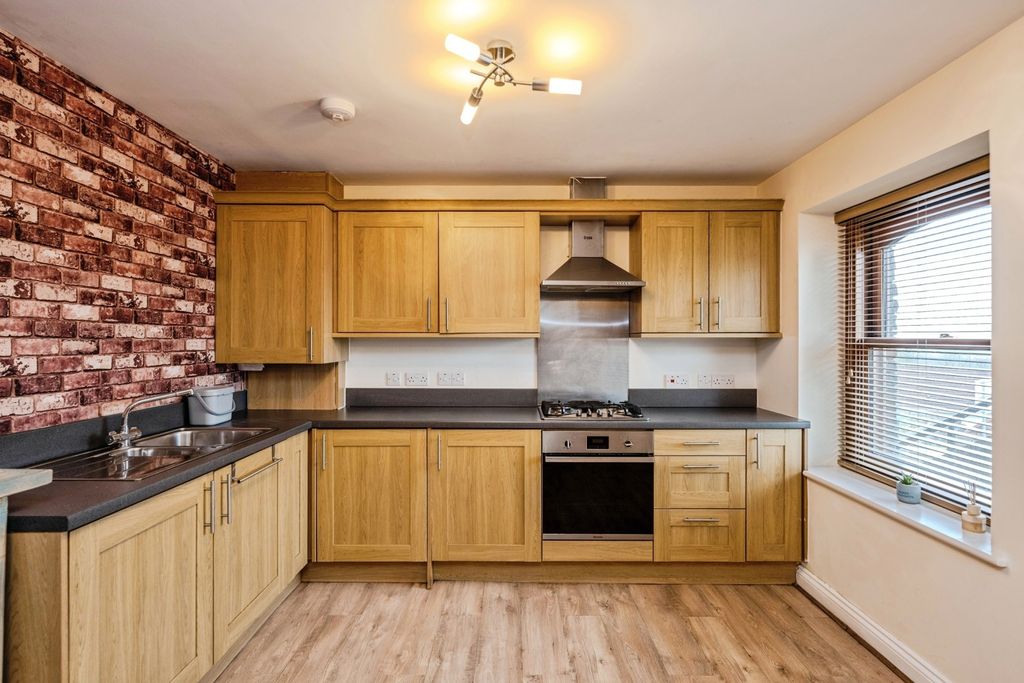 Additional image 3 of 1 bed flat for saleMeadow Bank, Llandarcy, Neath, Neath Port Talbot SA10