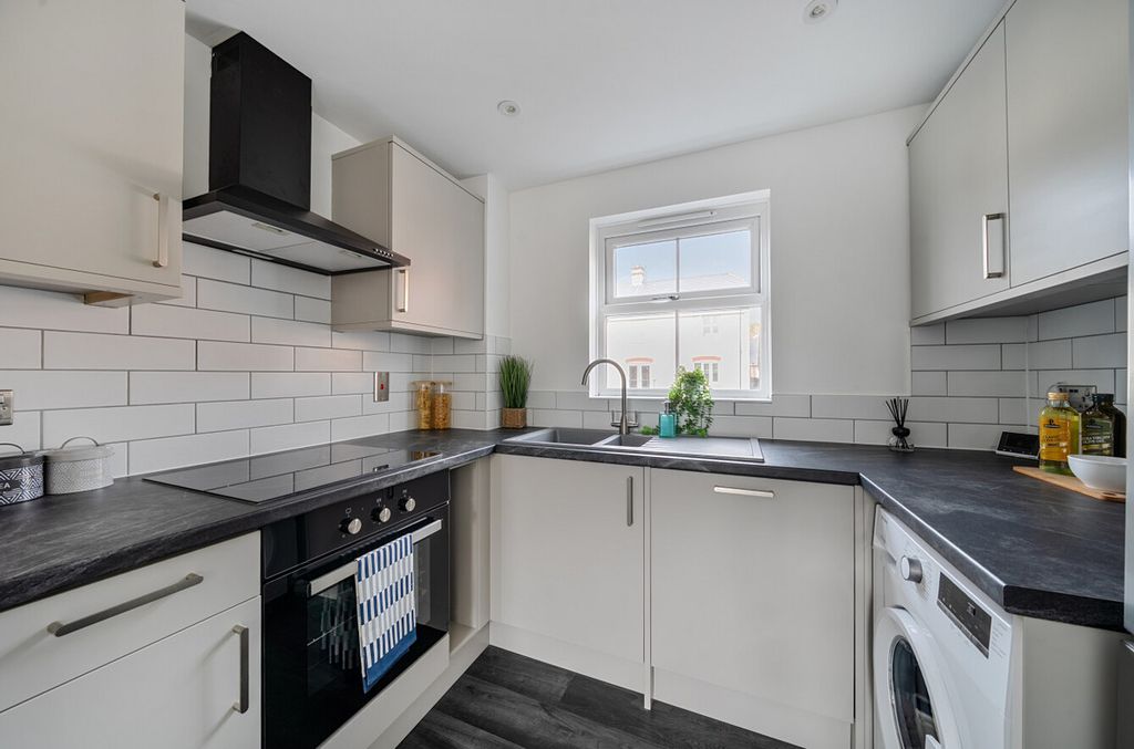 Additional image 4 of 2 bed flat for saleRiverside, Codmore Hill, Pulborough RH20