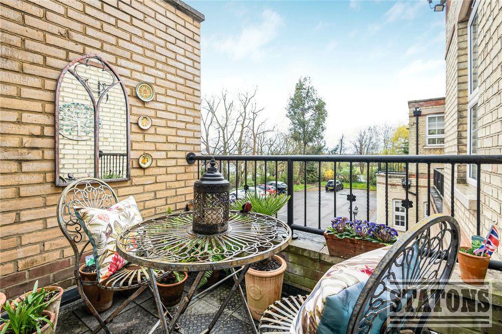 Additional image 4 of 2 bed flat for saleRydal Mount, Santers Lane, Potters Bar, Hertfordshire EN6