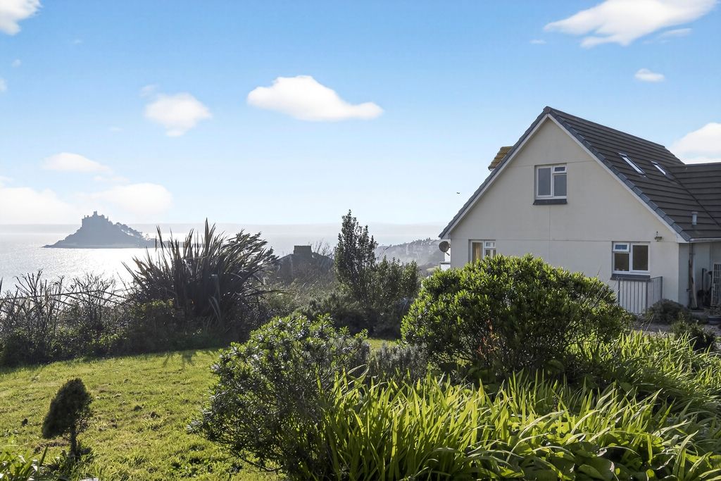 3 bed detached house for saleTurnpike Road, Marazion, Cornwall TR17