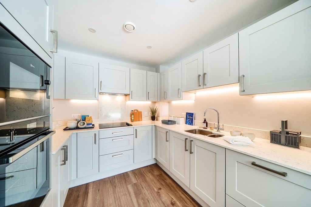 Additional image 3 of 1 bed flat for saleLymington Gate, Stanford Hill, Lymington SO41