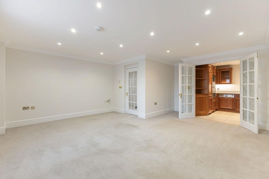 Additional image 4 of 2 bed flat for saleEvesham Road, Stow On The Wold, Cheltenham, Gloucestershire GL54