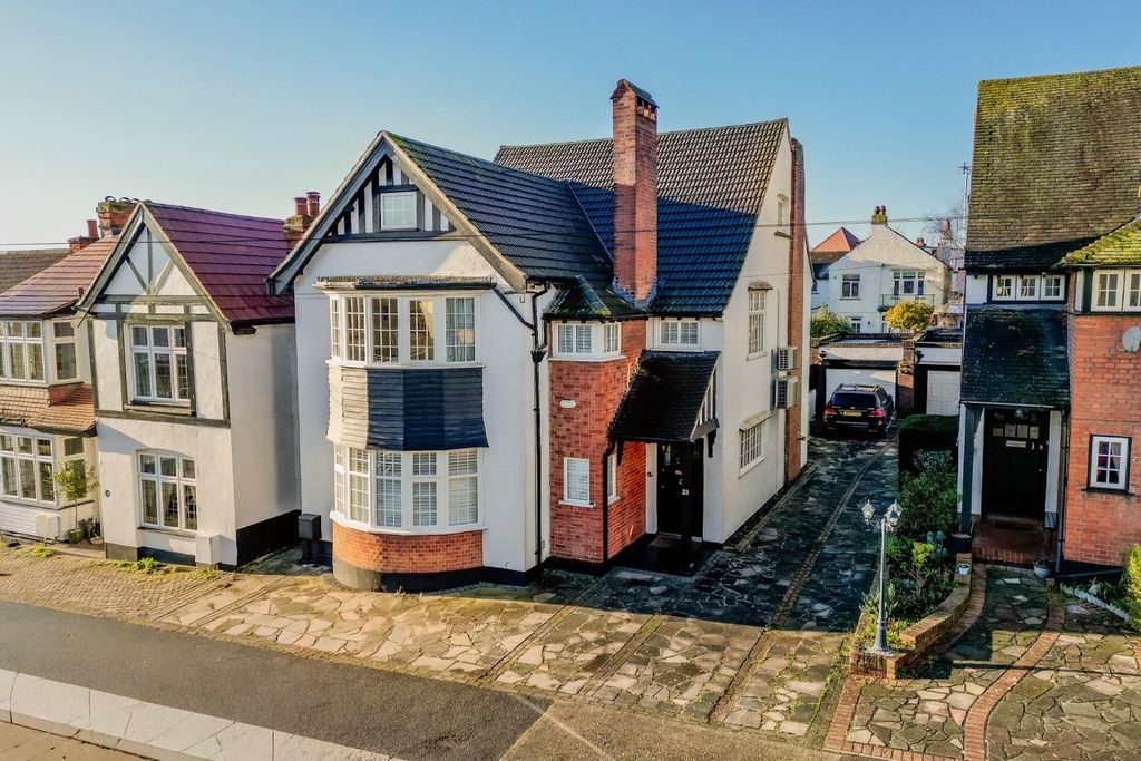 5 bed detached house for saleCliff Road, Leigh-On-Sea SS9
