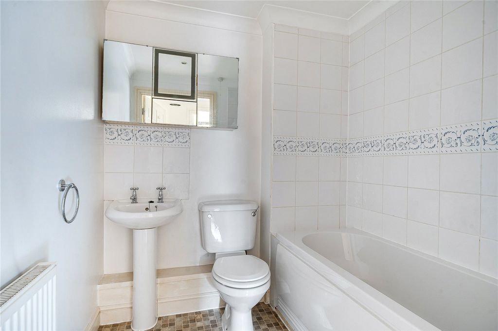 2 bed flat for saleWoolbrook Road, Sidmouth, Devon EX10 photo 4