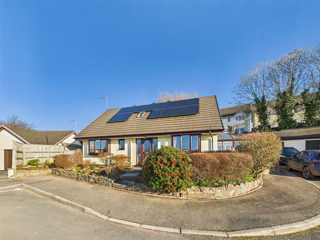 5 bed detached house for saleTaw Vale Avenue, North Tawton, Devon EX20