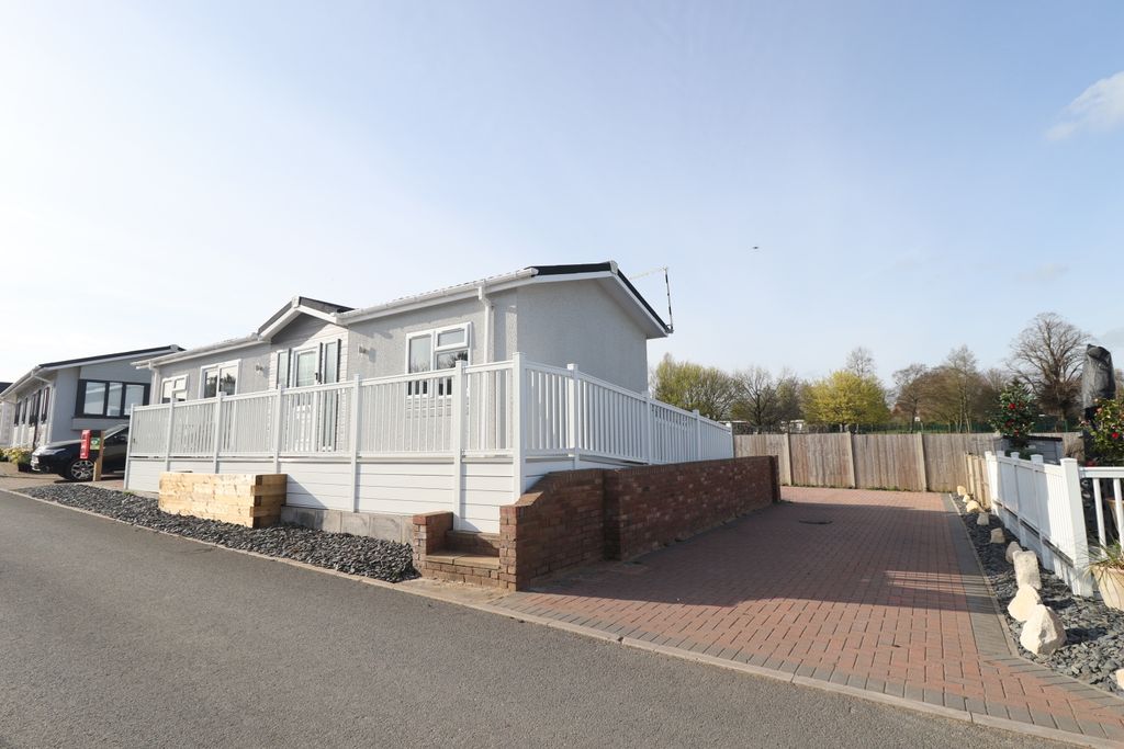 Additional image 5 of 2 bed mobile/park home for sale33 The Grange, Moorbarns Lane, Lutterworth LE17