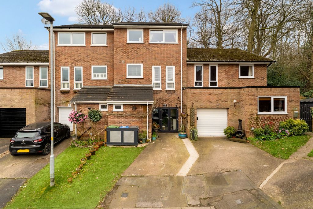3 bed semi-detached house for saleDomville Close, Lymm WA13