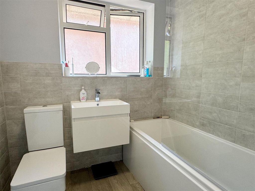 Additional image 17 of 4 bed detached house for saleBledlow Close, Newbury RG14