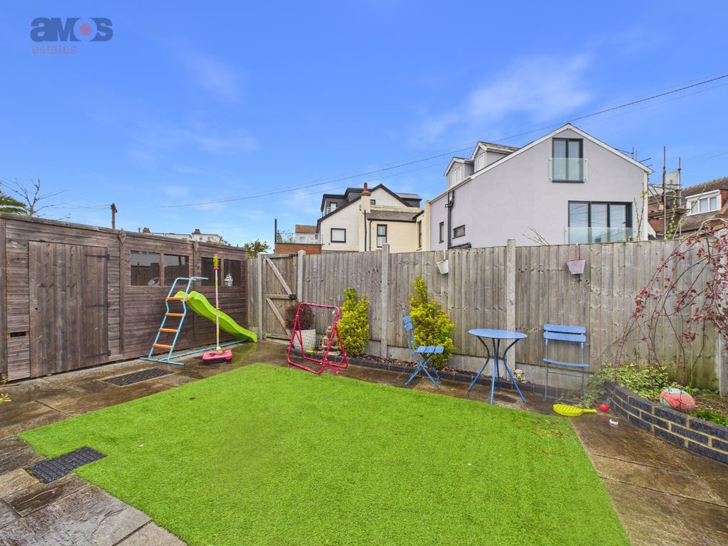 Additional image 23 of 2 bed flat for saleGrand Parade, Leigh-On-Sea SS9