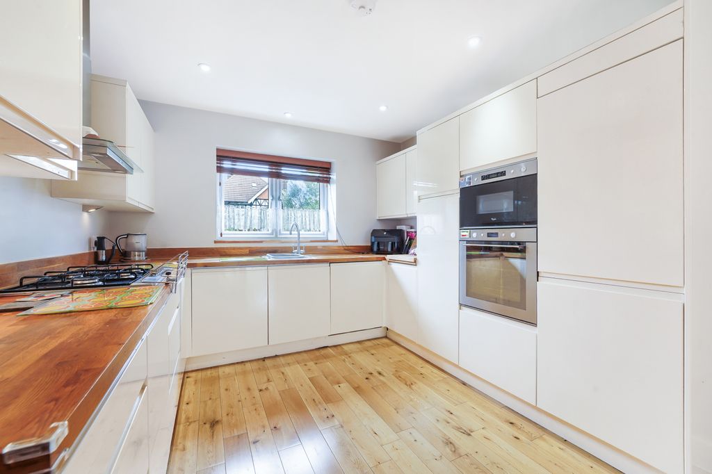 Additional image 8 of 4 bed semi-detached house for salePollard Road, Morden SM4