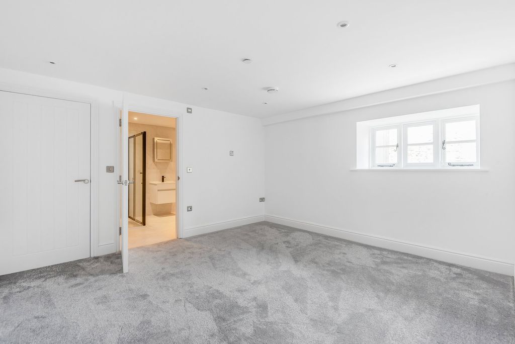 Additional image 3 of 2 bed flat for saleChipping Street, Tetbury GL8