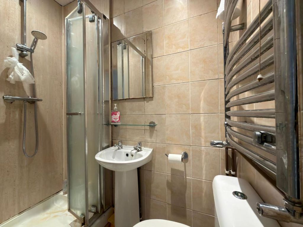 Additional image 11 of 5 bed flat for sale165A Darkes Lane, Potters Bar, Hertfordshire EN6