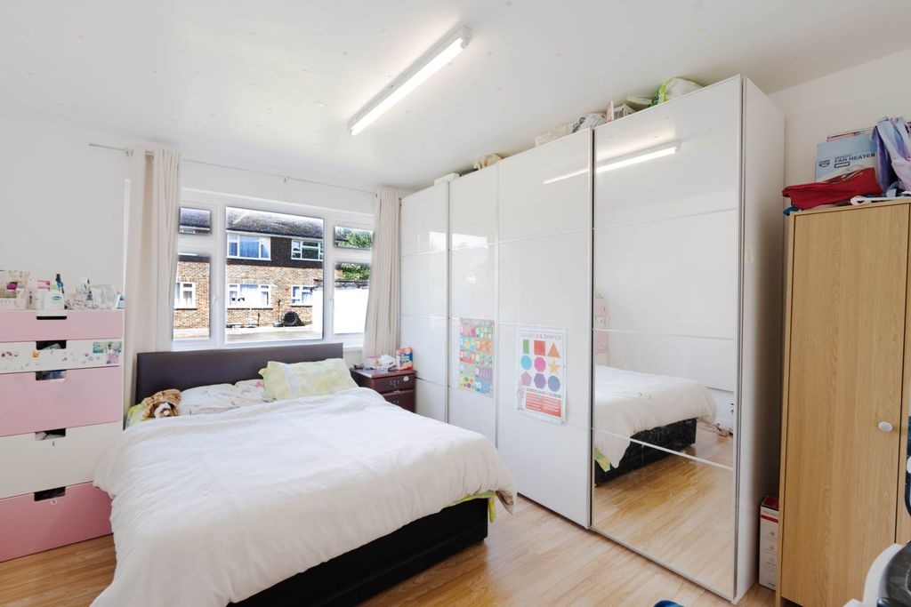 Additional image 5 of 2 bed maisonette for saleCharnwood Close, New Malden KT3