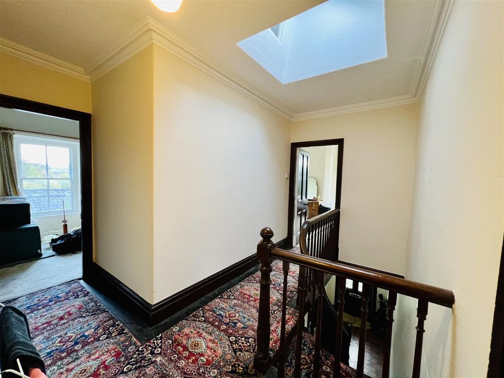4 bed property for saleLlanwrda SA19 photo 5