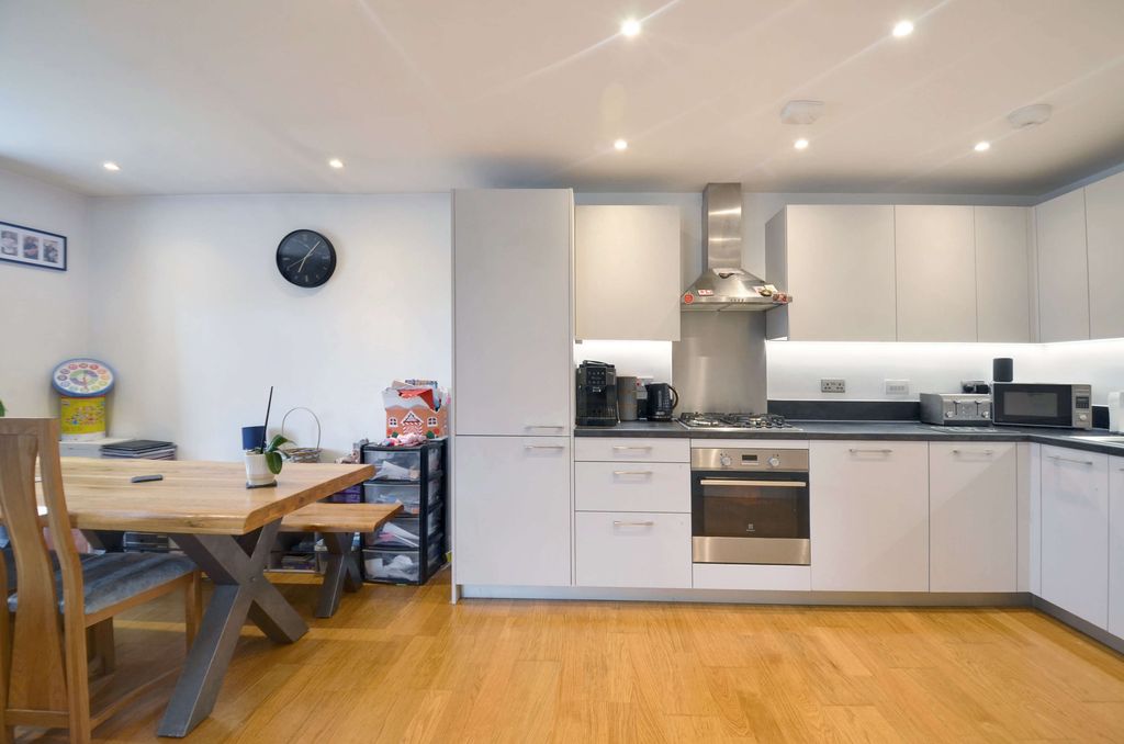 2 bed flat for saleLiddell Way, Leighton Buzzard LU7 photo 4
