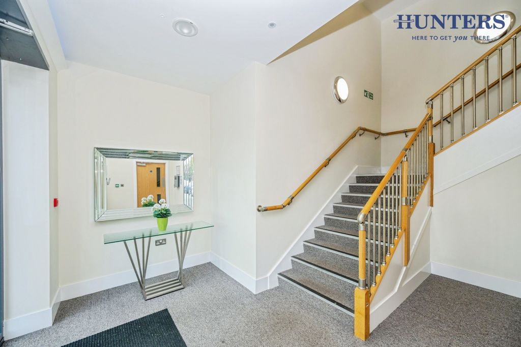 2 bed flat for saleSwan Road, Lichfield WS13 photo 2