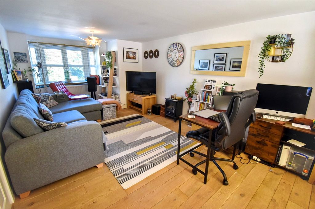 2 bed flat for saleMartlet Road, Minehead TA24 photo 2