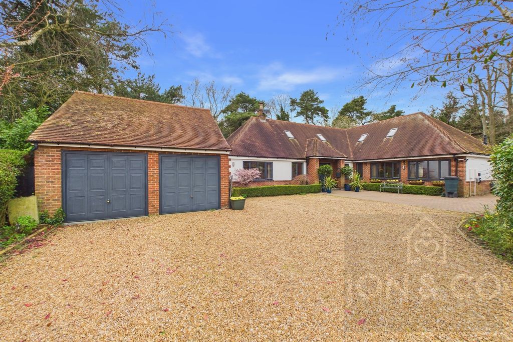 4 bed detached house for salePark View, Moulton, Northampton NN3