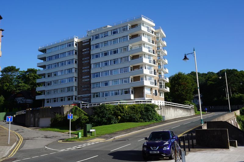 3 bed flat for saleSeabank, The Esplanade, Penarth CF64