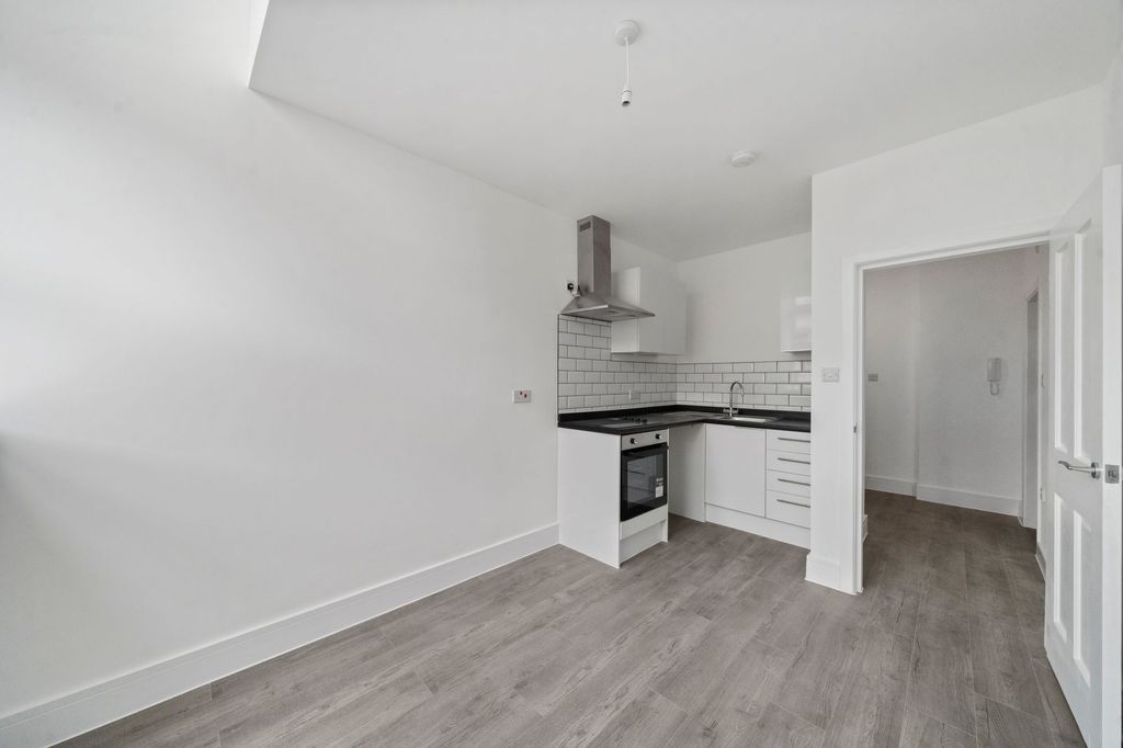 1 bed flat for saleRailway Road, Leigh WN7 photo 2