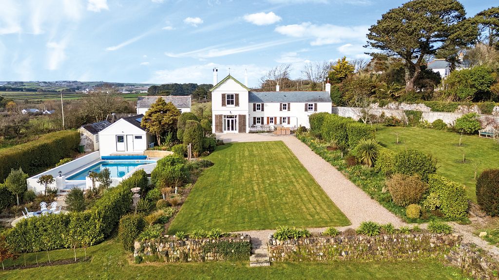 8 bed detached house for saleMarazion, South Cornish Coast, Cornwall TR17