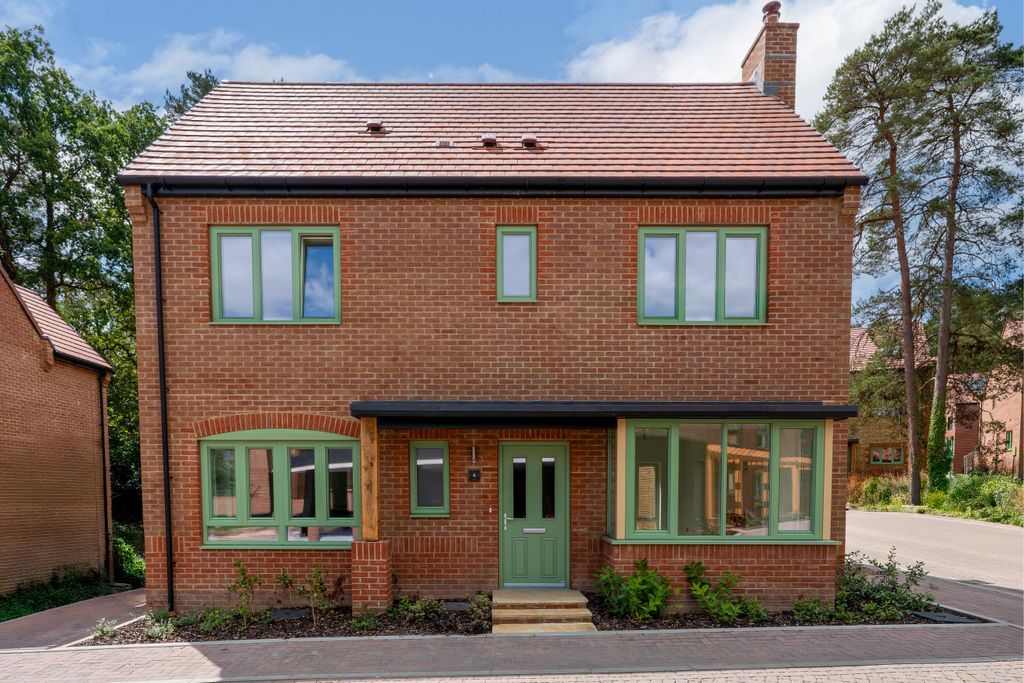 3 bed detached house for sale"The Holmbush" at Bepton Road, Midhurst GU29