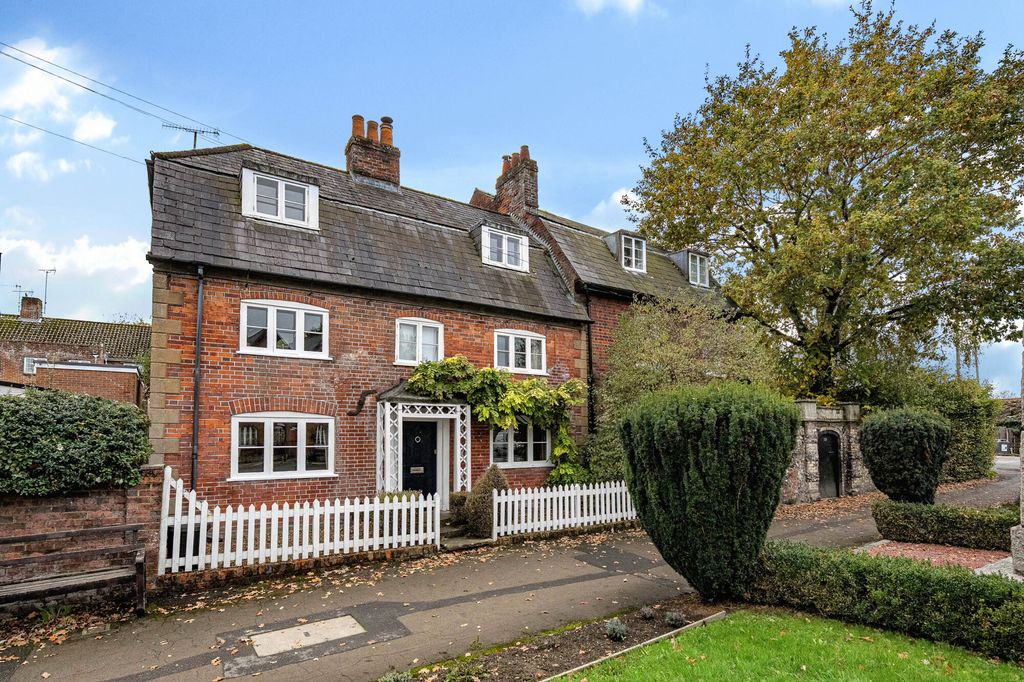 5 bed semi-detached house for saleLondon Road, Marlborough SN8