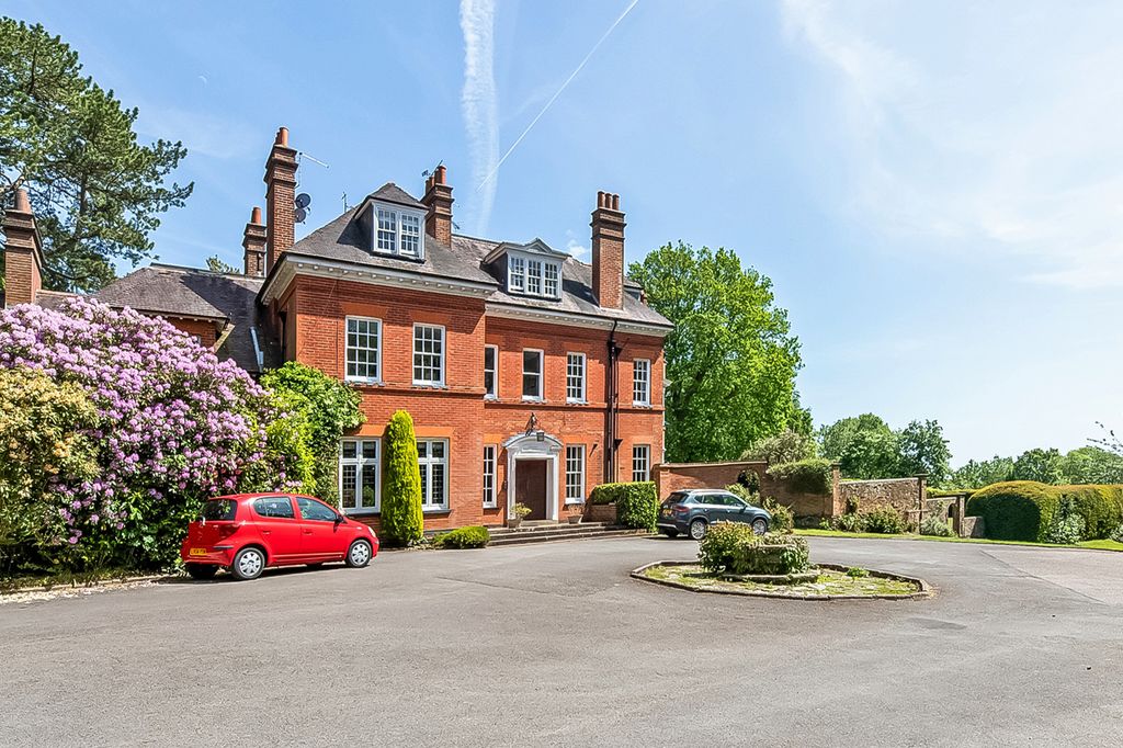 3 bed flat for saleBroadway, Oxted RH8