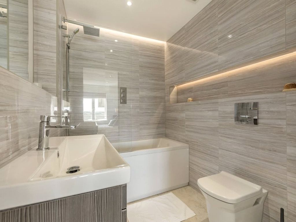 Additional image 5 of 2 bed flat for salePentire Road, Newquay, Cornwall TR7