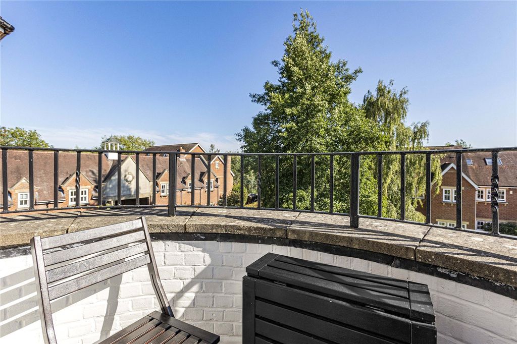 2 bed flat for saleRutherway, Waterside OX2 photo 3