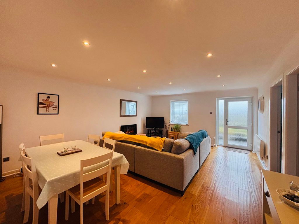 2 bed cottage for salePentraeth LL75 photo 2