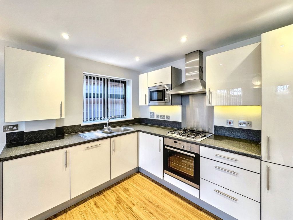 Additional image 4 of 2 bed flat for saleWest Way, Petts Wood, Orpington BR5