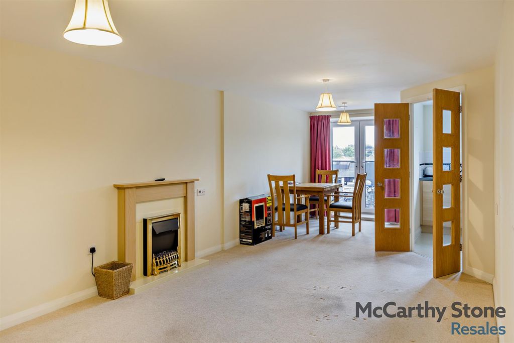2 bed flat for saleChester Way, Northwich CW9 photo 4