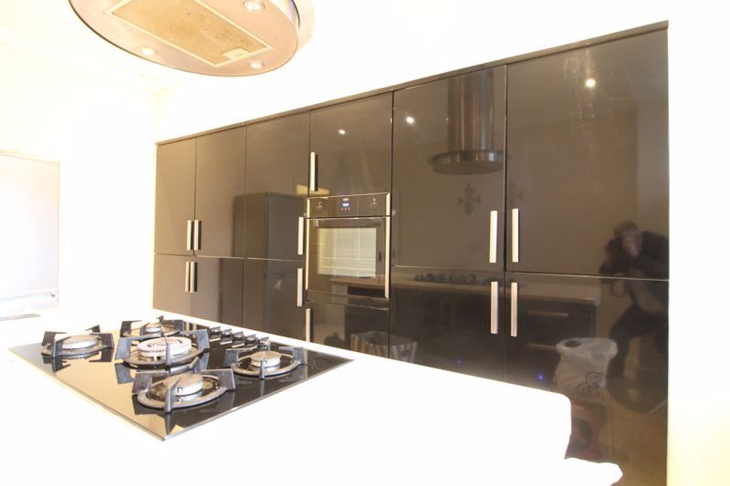 Additional image 7 of 6 bed detached house for saleChain Free On New Bedford Road, Luton LU3