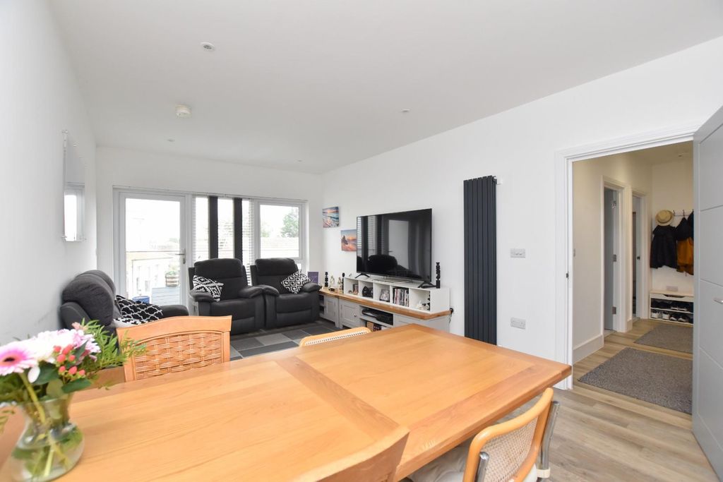 Additional image 8 of 2 bed flat for saleQueens Road, Littlestone TN28