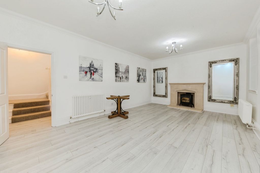 Additional image 8 of 2 bed flat for saleBlandford Drive, Macclesfield, Cheshire SK11