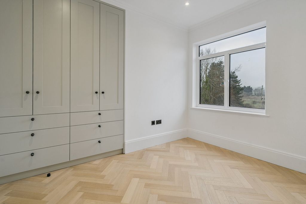 Additional image 9 of 2 bed flat for saleWesthorpe Park, Marlow SL7