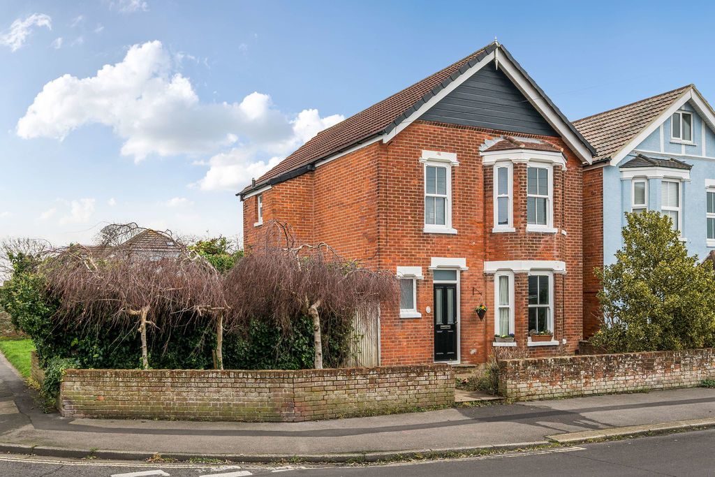 4 bed detached house for saleRussell Road, Lee-On-The-Solent PO13