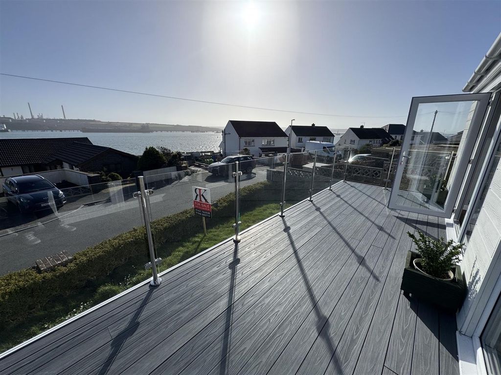 3 bed detached bungalow for salePointfields Crescent, Milford Haven SA73 photo 4